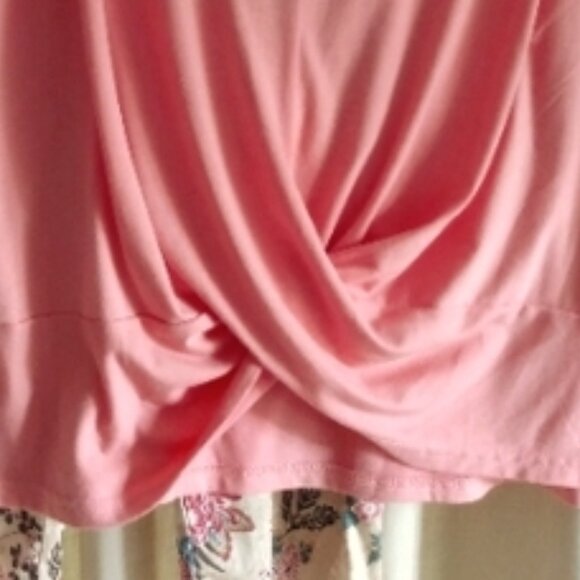 Cruise Ready Koret Capris with Coordinating Cap Sleeve Tee - Picture 3 of 12